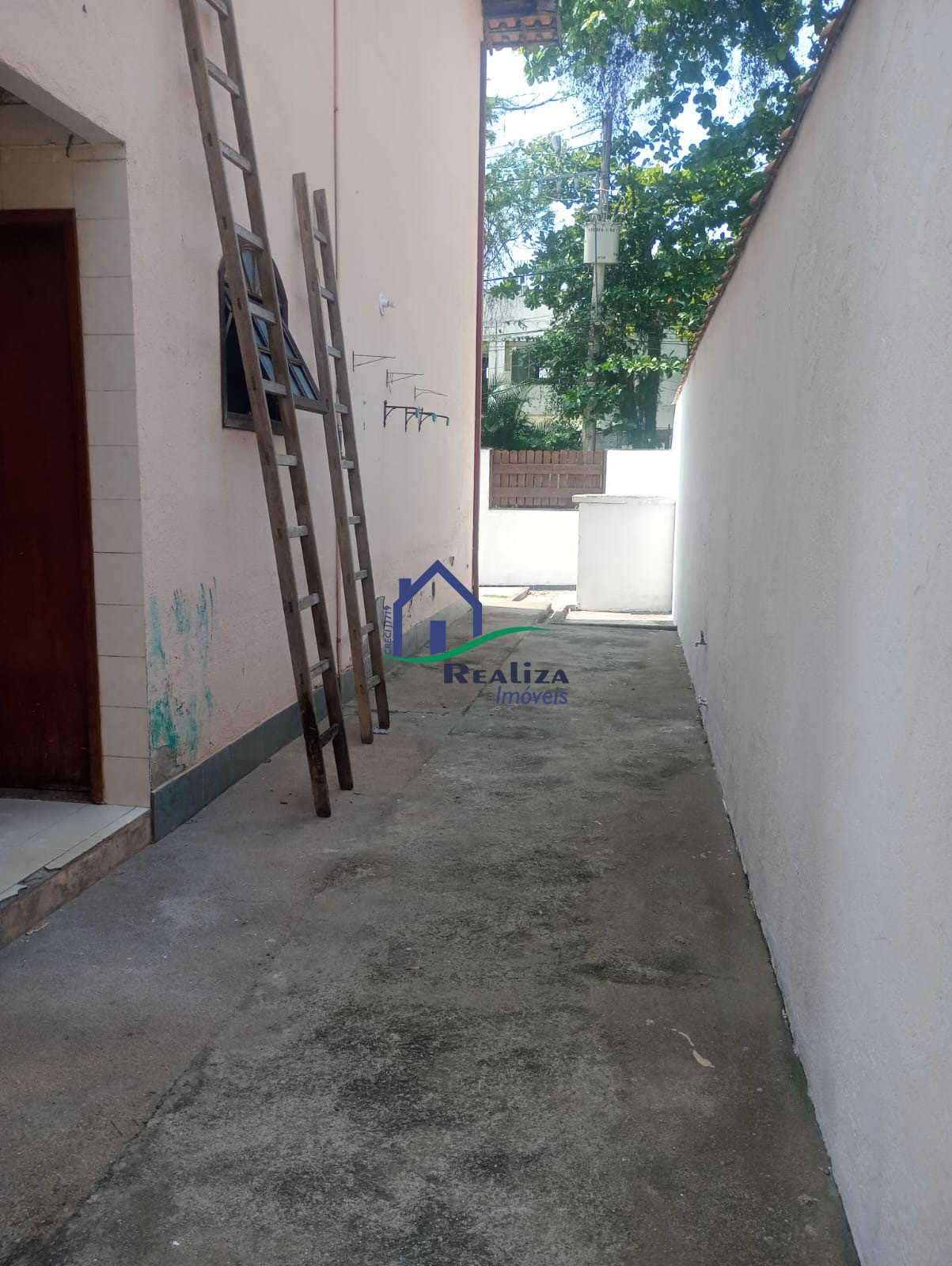 Casa para alugar com 5 quartos, 250m² - Foto 4