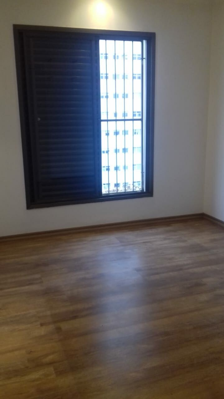 Apartamento à venda com 3 quartos, 110m² - Foto 2