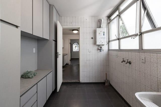 Apartamento à venda com 4 quartos, 240m² - Foto 2