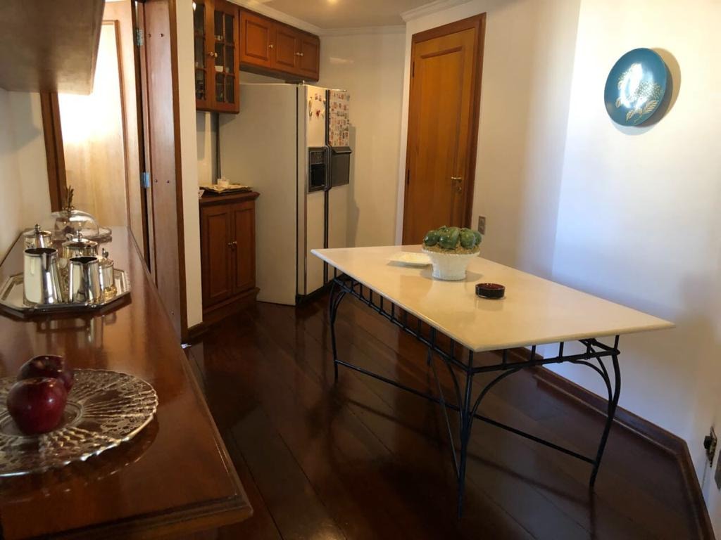 Apartamento à venda com 3 quartos, 242m² - Foto 7