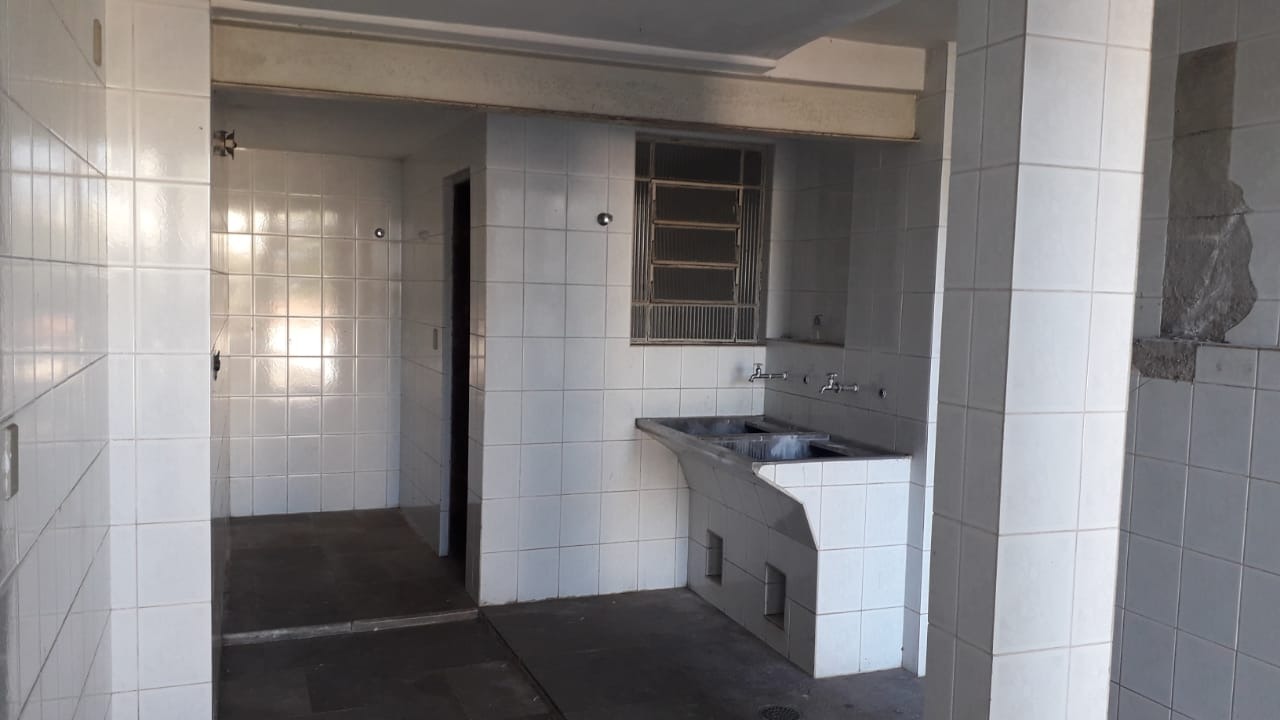 Casa à venda com 4 quartos, 240m² - Foto 25