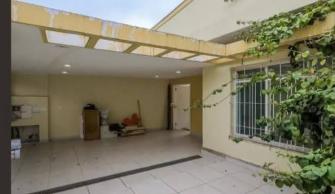 Casa à venda com 3 quartos, 272m² - Foto 1