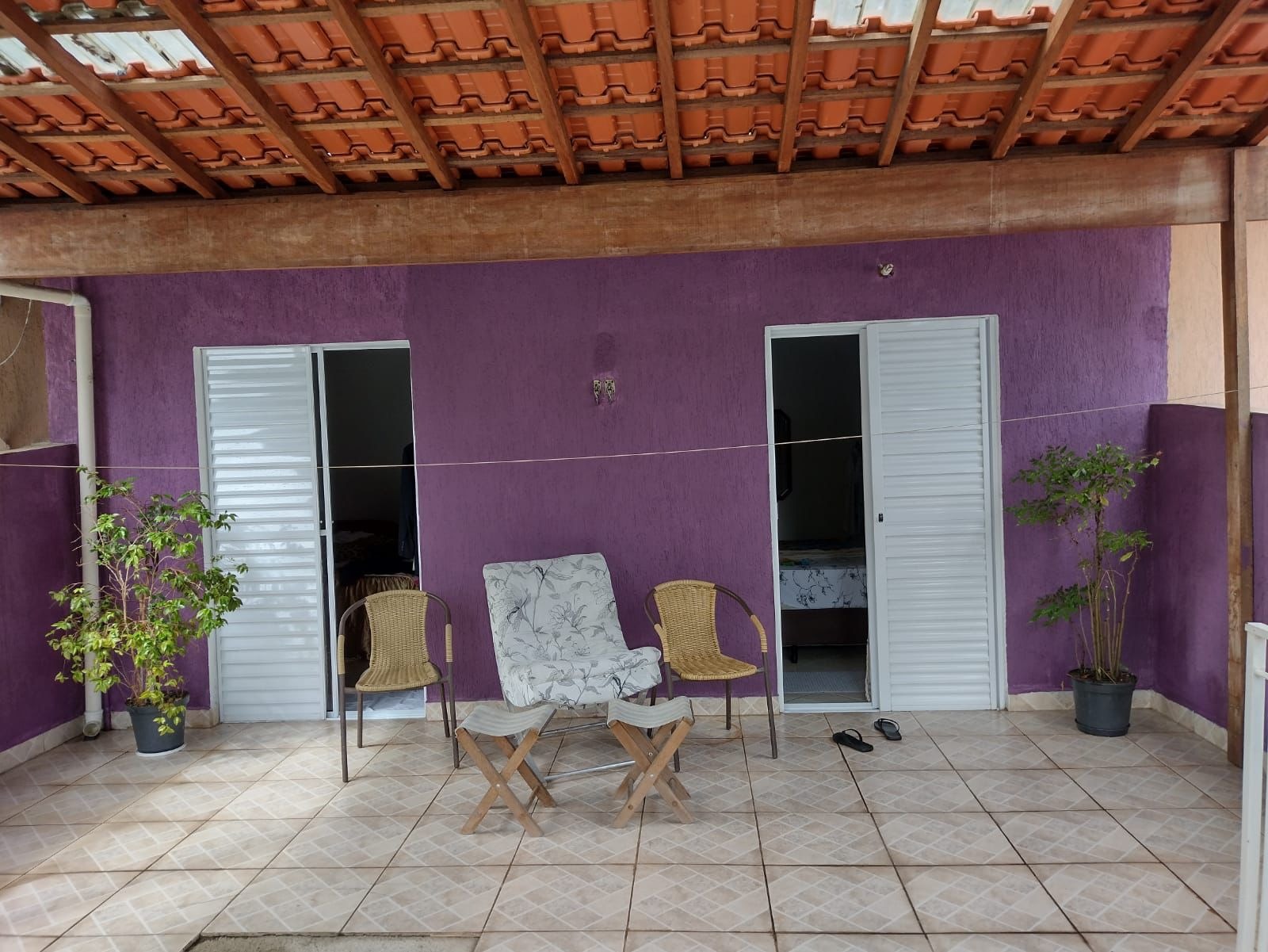 Casa à venda com 2 quartos, 100m² - Foto 1