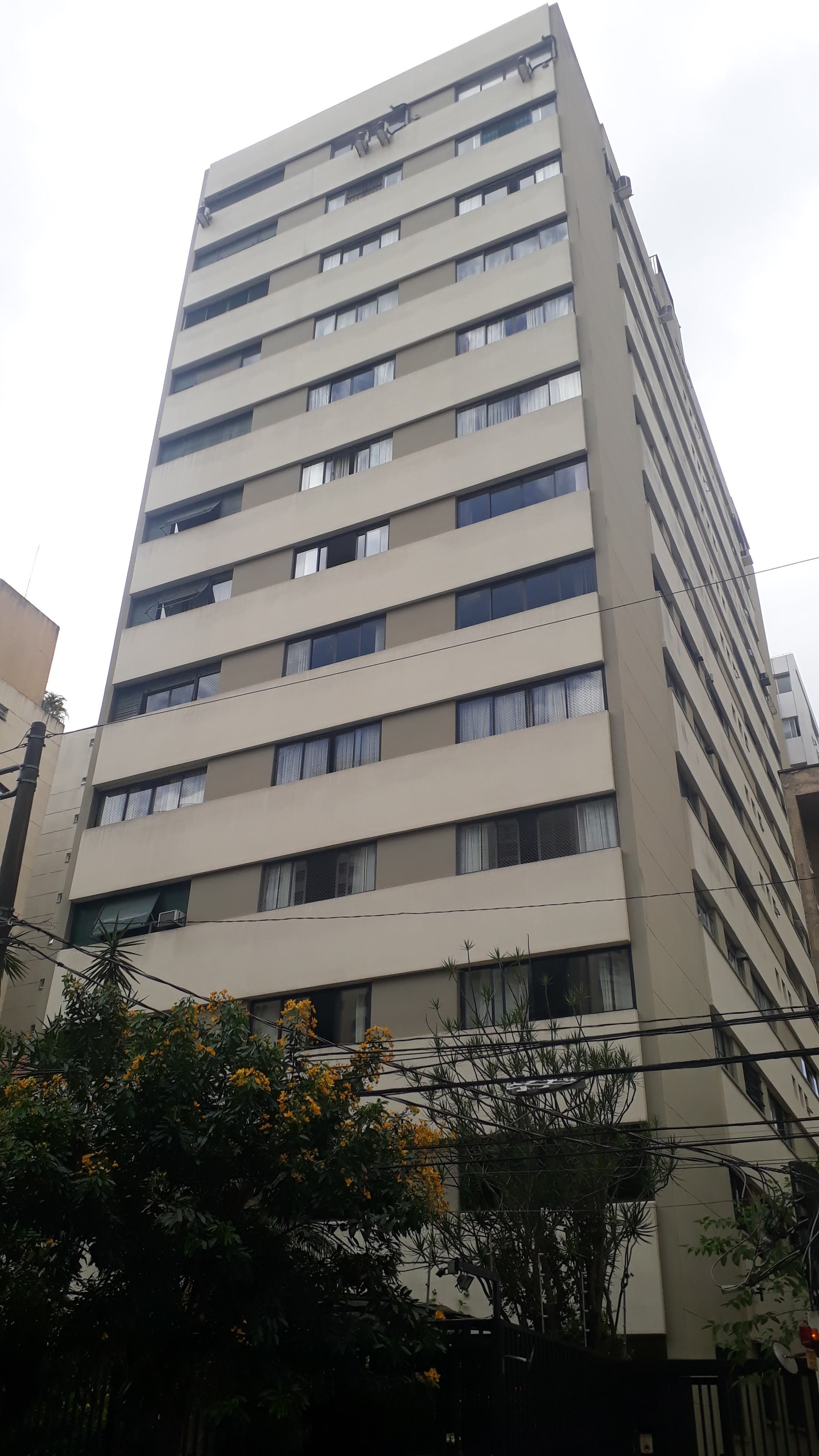 Apartamento à venda com 6 quartos, 200m² - Foto 1