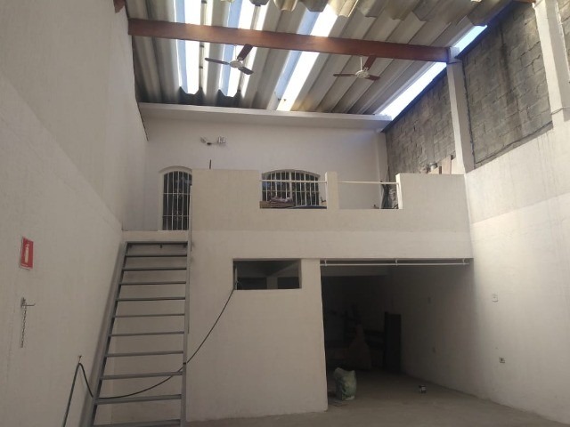 Casa à venda com 3 quartos, 200m² - Foto 5