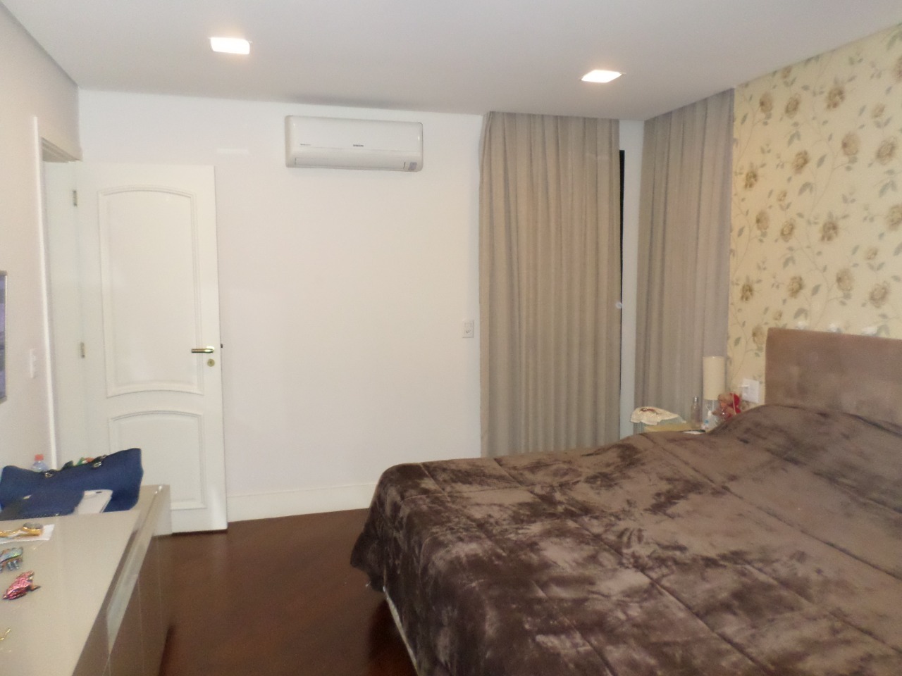 Apartamento à venda com 4 quartos, 202m² - Foto 4