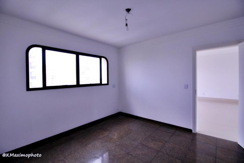 Apartamento à venda com 4 quartos, 330m² - Foto 4