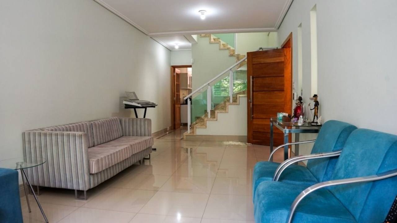 Casa à venda com 3 quartos, 189m² - Foto 1