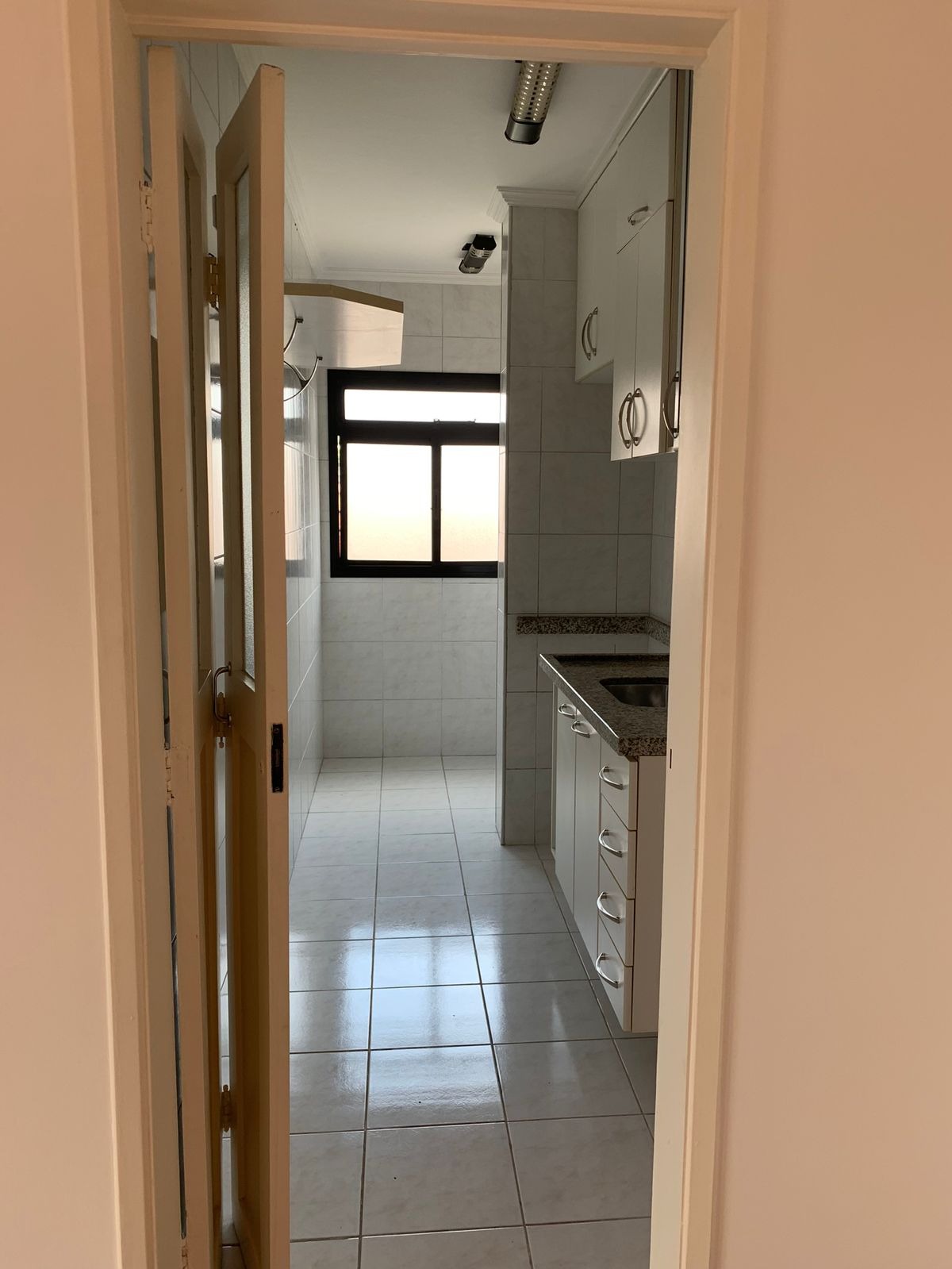 Apartamento à venda com 2 quartos, 68m² - Foto 3