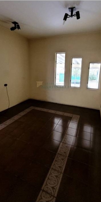 Casa à venda com 3 quartos, 187m² - Foto 1