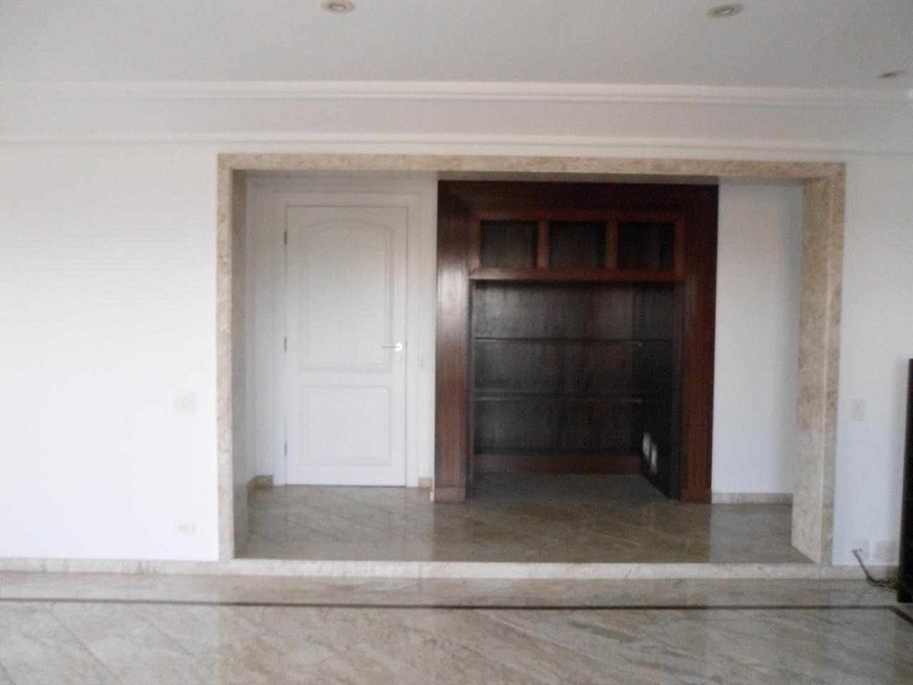 Apartamento à venda com 4 quartos, 224m² - Foto 2