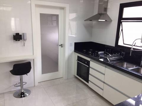 Apartamento à venda com 3 quartos, 130m² - Foto 2