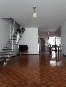 Casa à venda com 3 quartos, 180m² - Foto 1