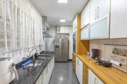 Casa à venda com 4 quartos, 197m² - Foto 4