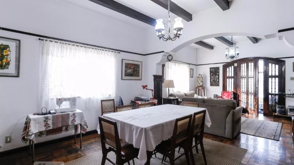 Casa à venda com 4 quartos, 300m² - Foto 1