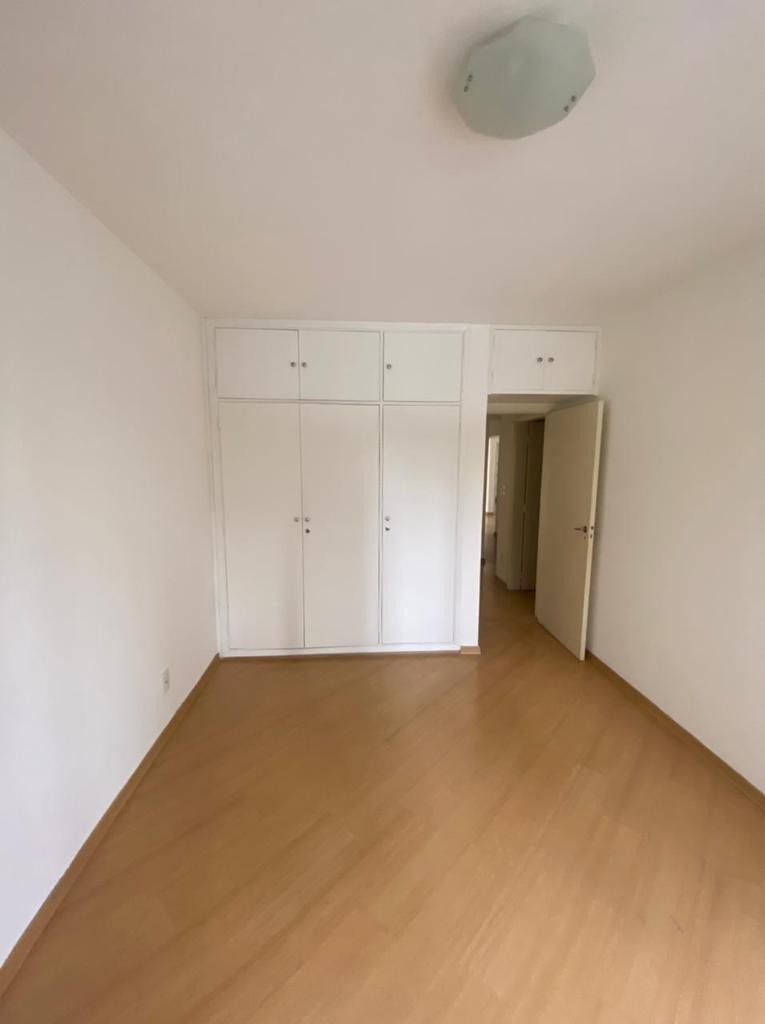 Apartamento à venda com 3 quartos, 167m² - Foto 2