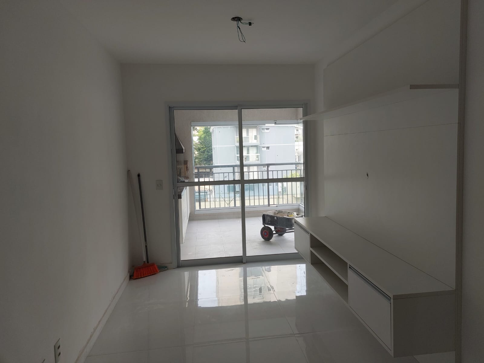 Apartamento à venda com 2 quartos, 66m² - Foto 3