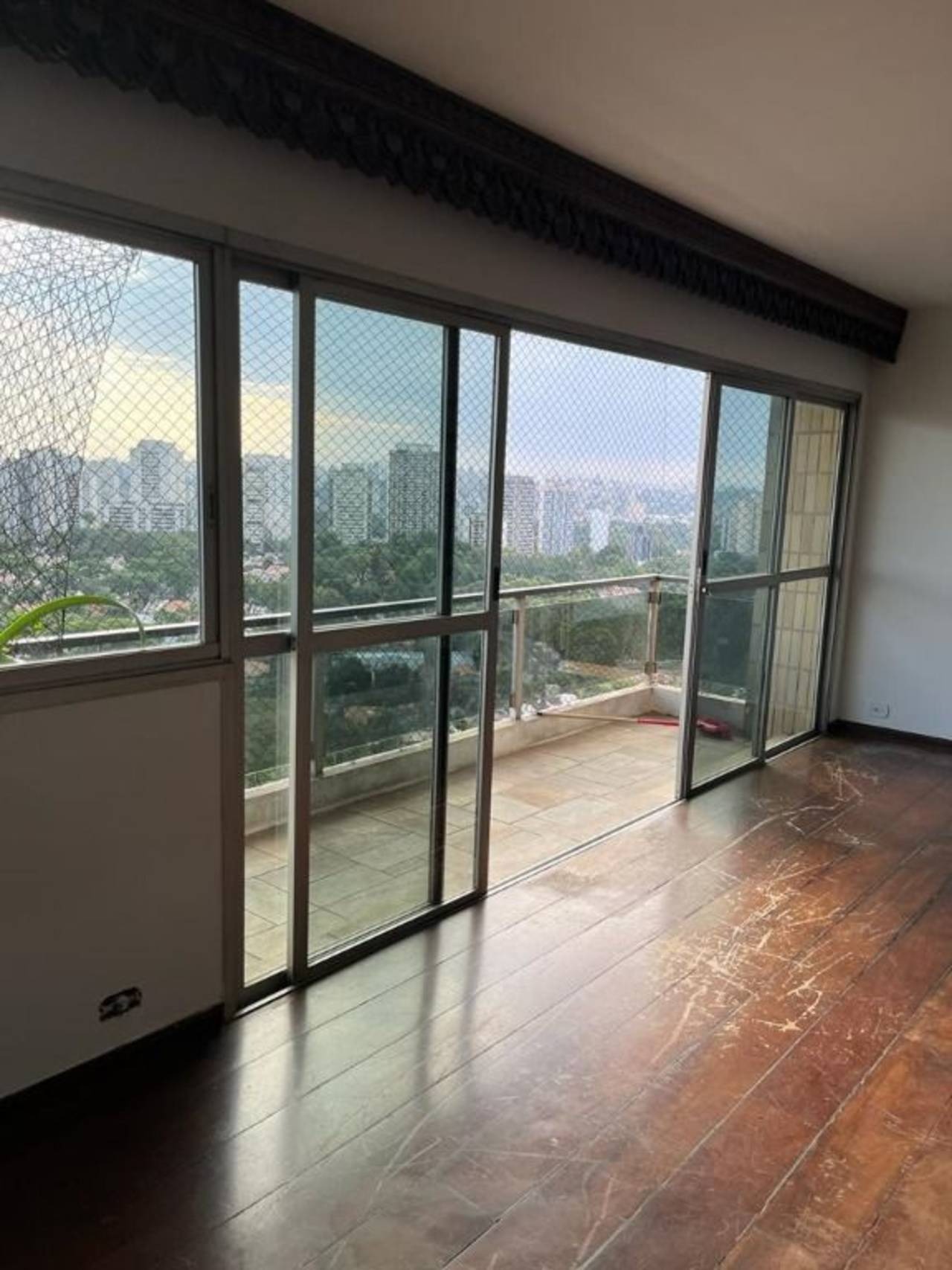 Apartamento à venda com 4 quartos, 328m² - Foto 1