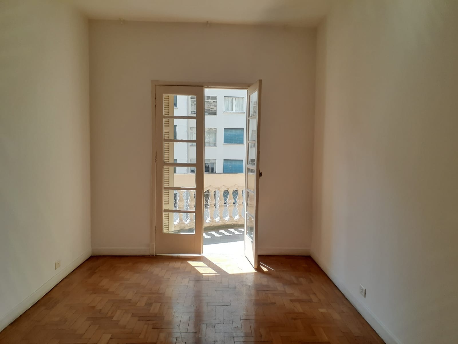 Apartamento à venda com 2 quartos, 92m² - Foto 4