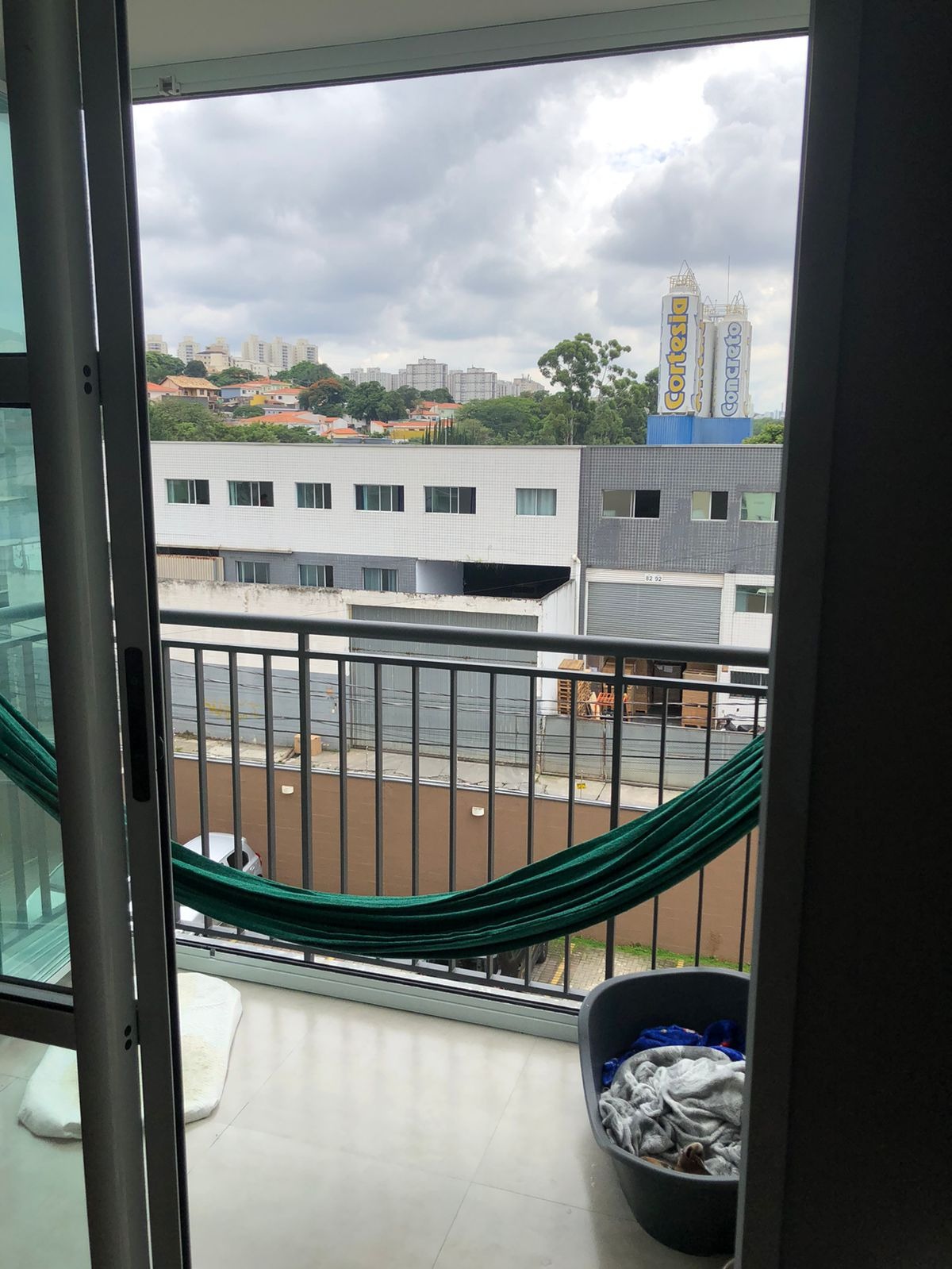 Apartamento à venda com 2 quartos, 70m² - Foto 3