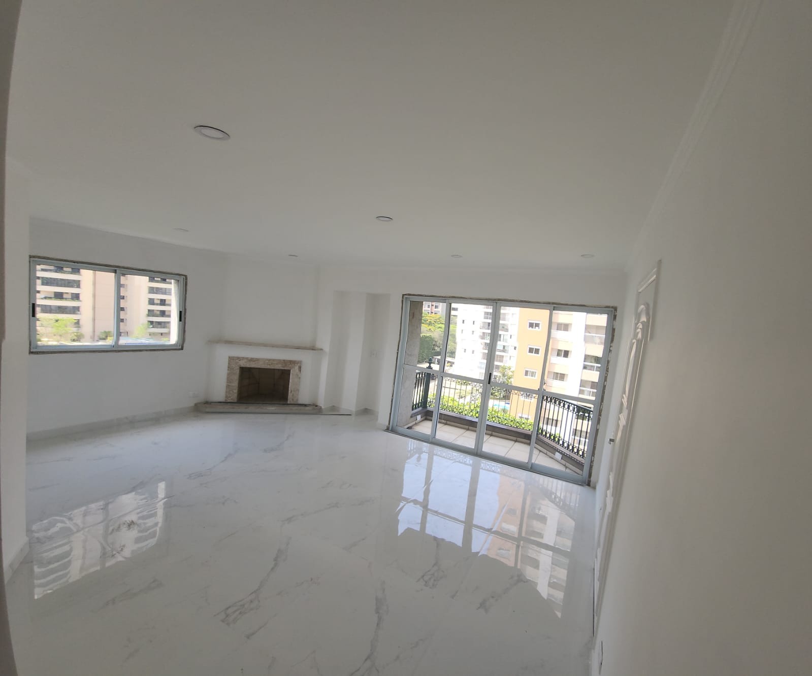 Apartamento à venda com 3 quartos, 127m² - Foto 2