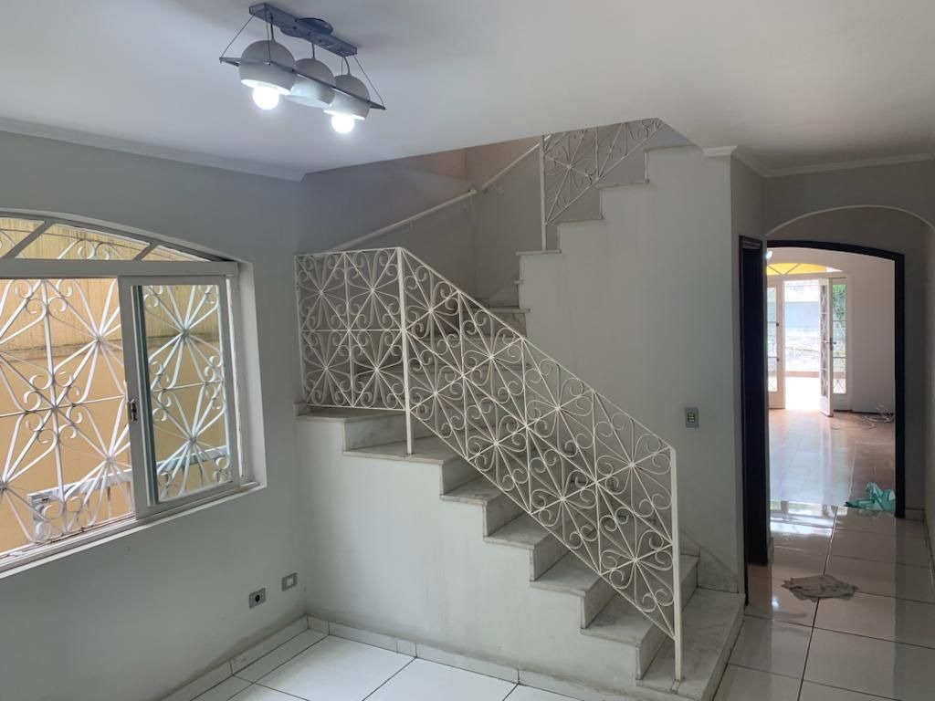 Casa à venda com 3 quartos, 161m² - Foto 1