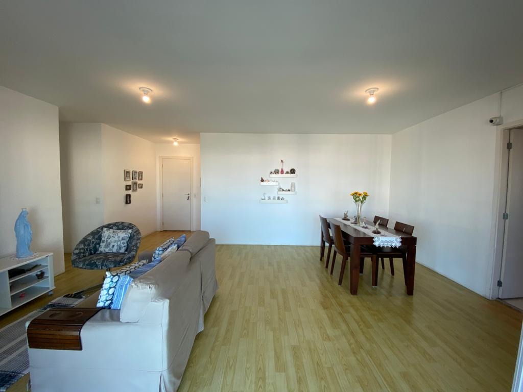 Apartamento à venda com 4 quartos, 137m² - Foto 2