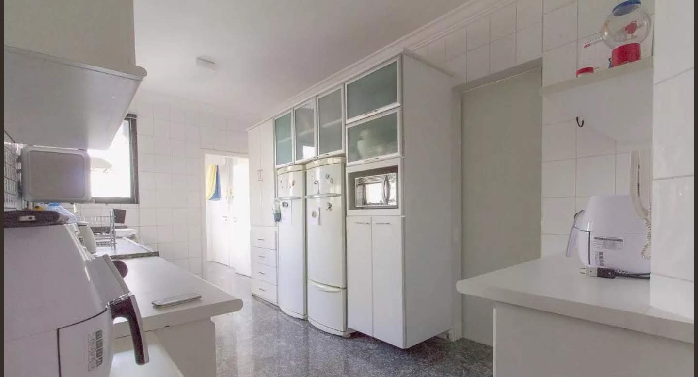 Apartamento à venda com 3 quartos, 165m² - Foto 2