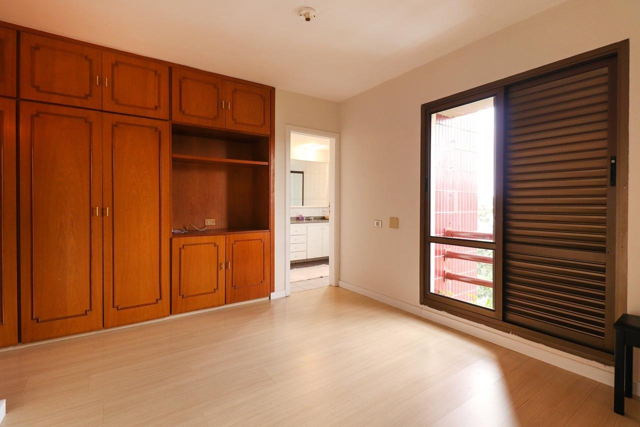 Apartamento à venda com 3 quartos, 138m² - Foto 4