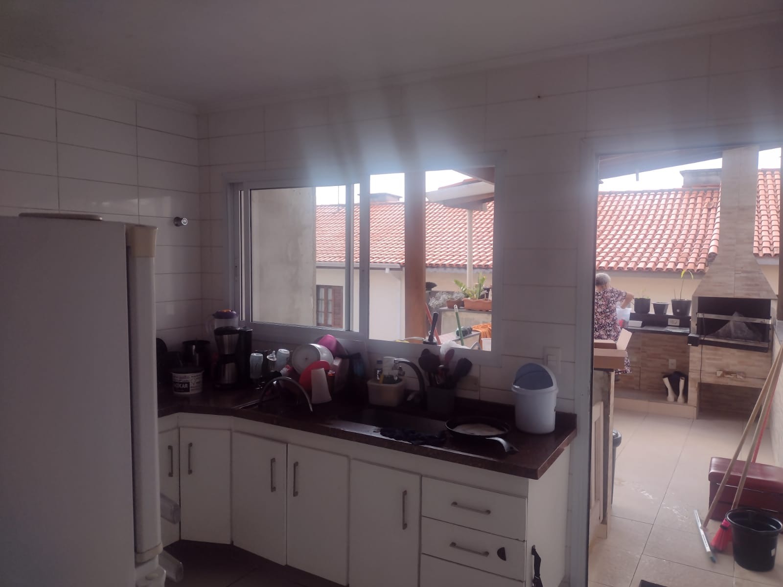 Casa à venda com 3 quartos, 100m² - Foto 1