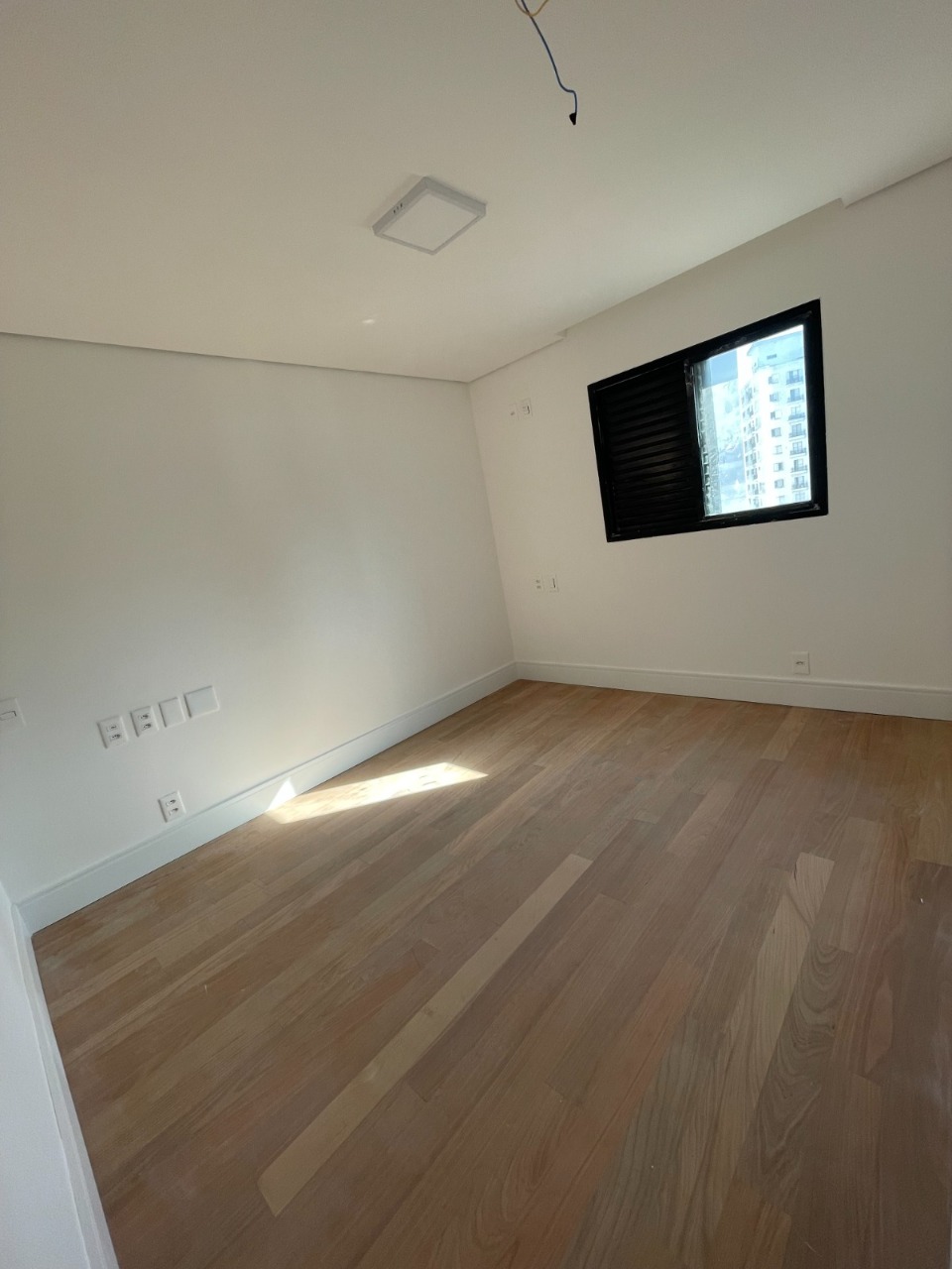 Apartamento à venda com 3 quartos, 220m² - Foto 3