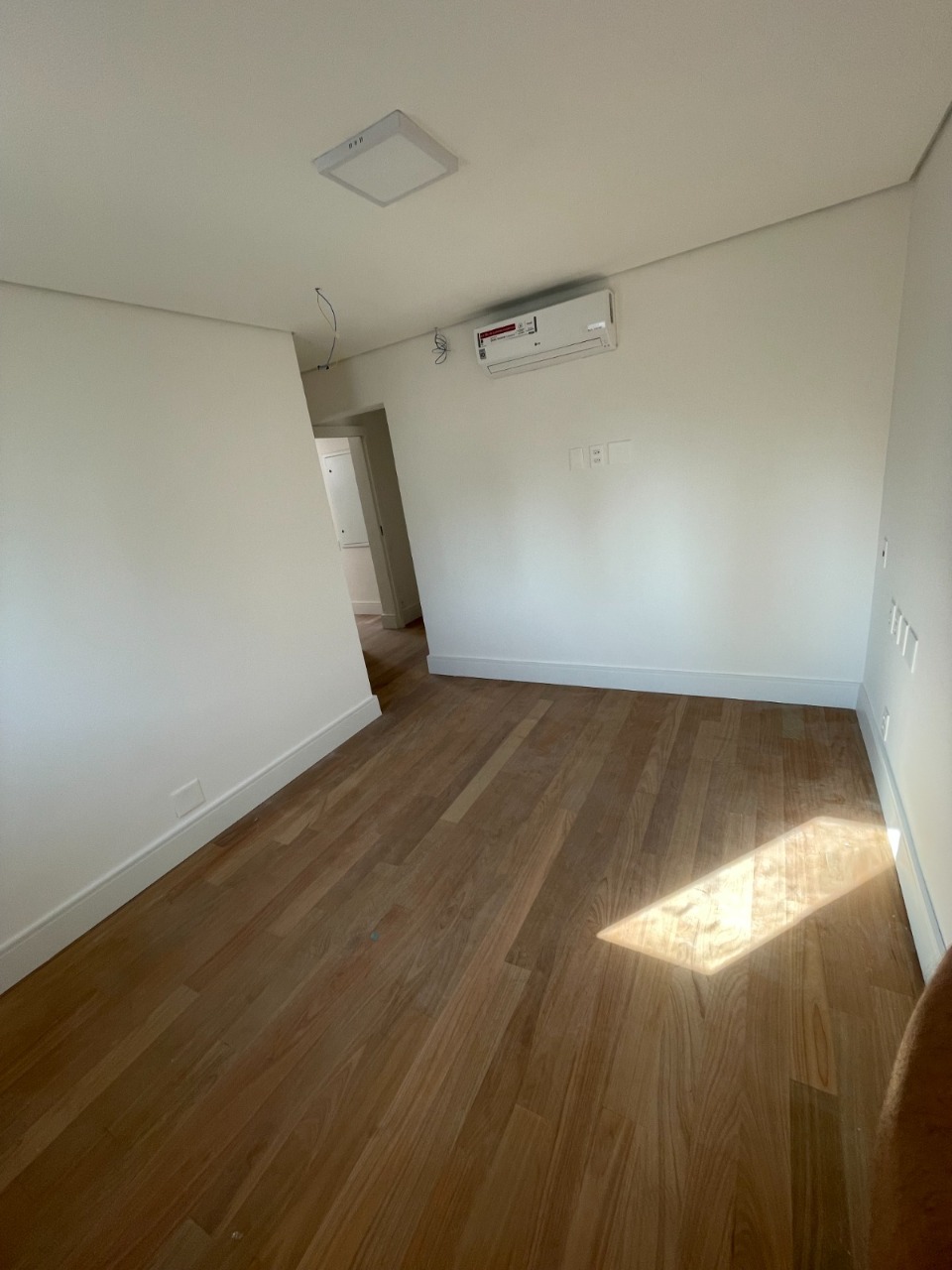 Apartamento à venda com 3 quartos, 220m² - Foto 4