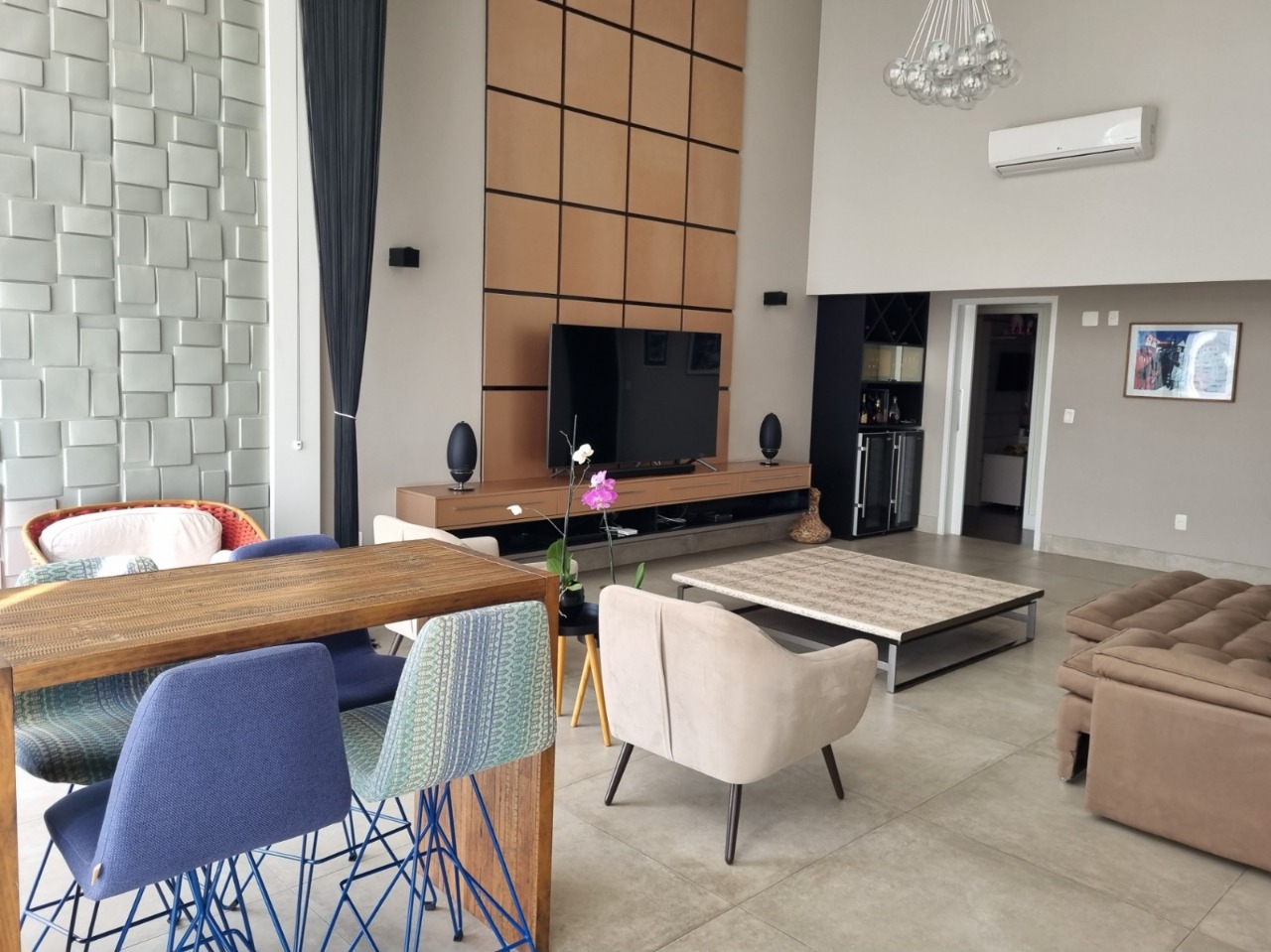 Apartamento à venda com 3 quartos, 238m² - Foto 1