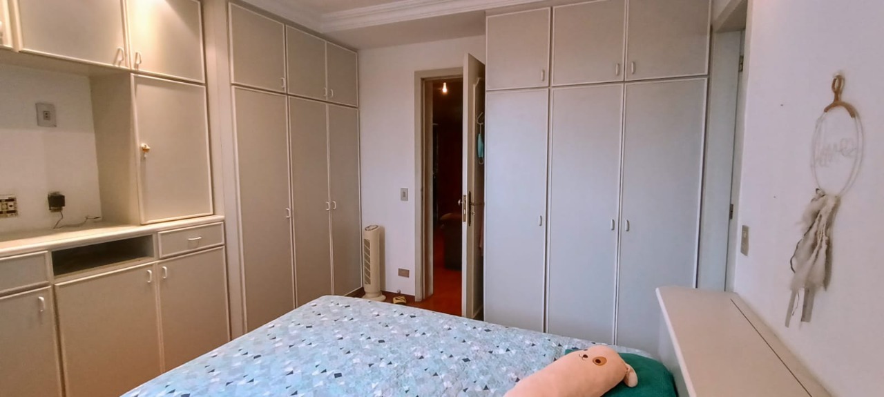 Apartamento à venda com 4 quartos, 200m² - Foto 2