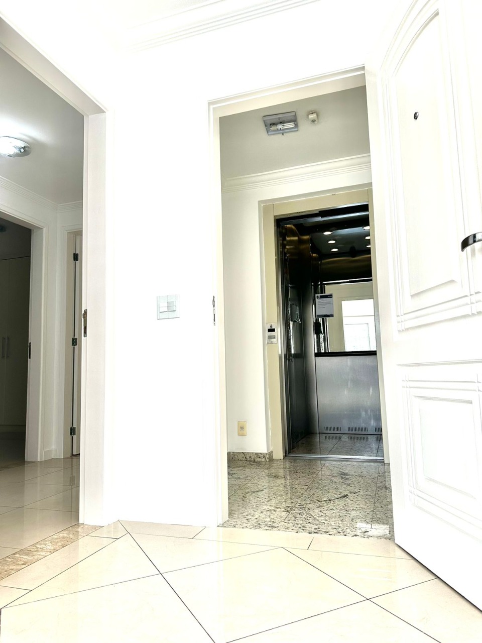 Apartamento à venda com 3 quartos, 104m² - Foto 3