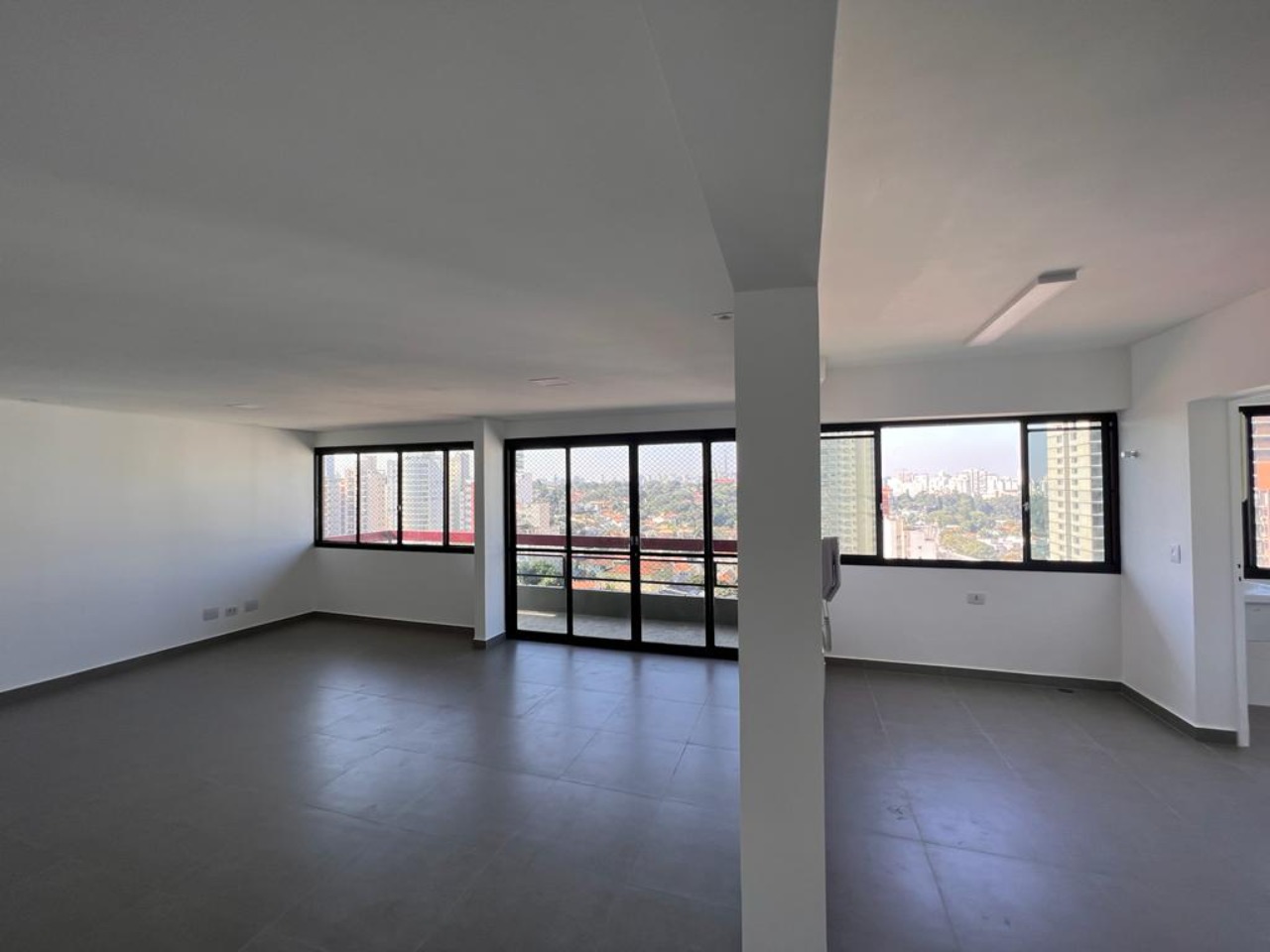 Apartamento à venda com 3 quartos, 110m² - Foto 1