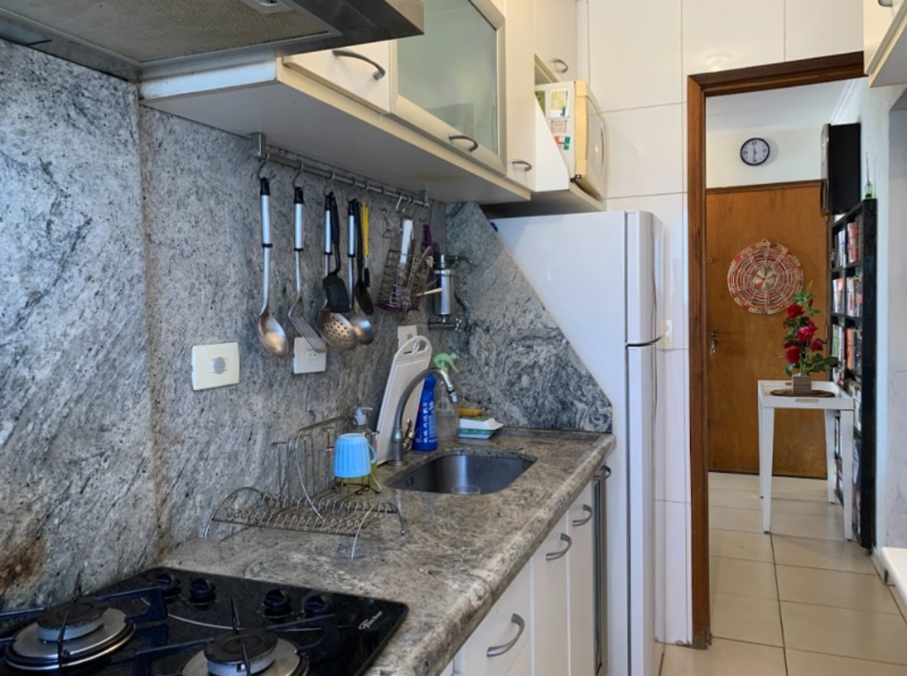 Apartamento à venda com 2 quartos, 75m² - Foto 2