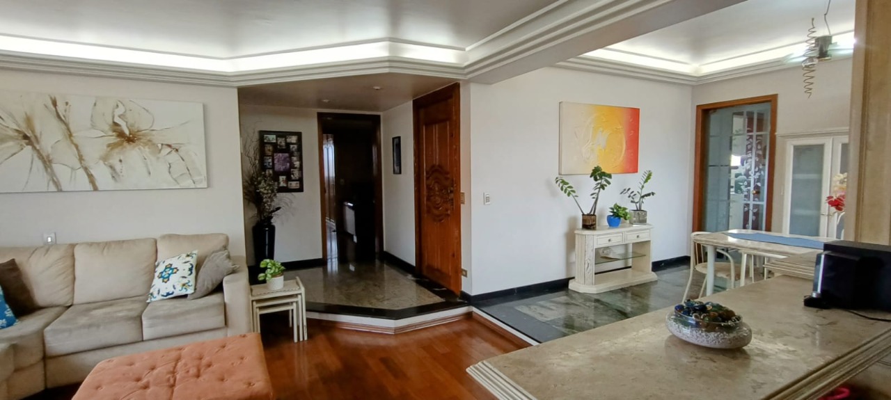 Apartamento à venda com 4 quartos, 200m² - Foto 1