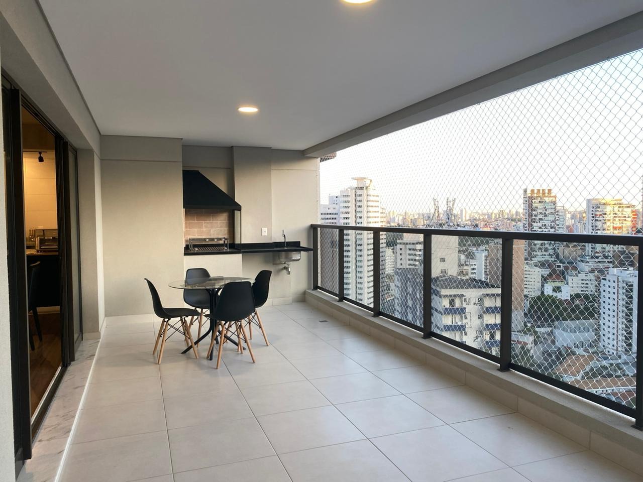 Apartamento à venda com 3 quartos, 158m² - Foto 2