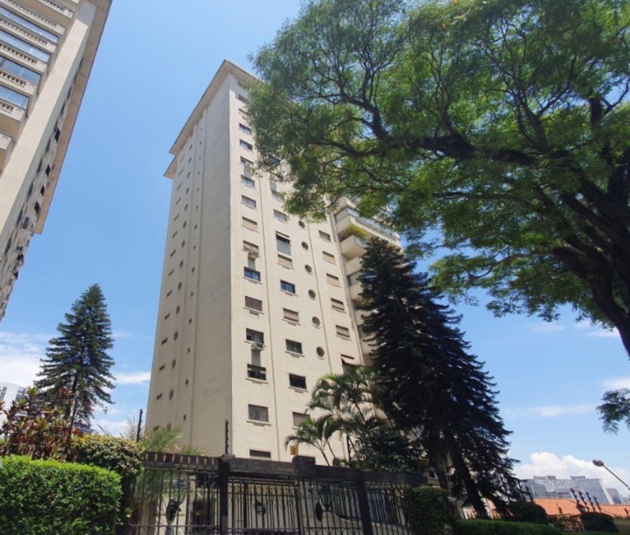 Apartamento à venda com 4 quartos, 260m² - Foto 1