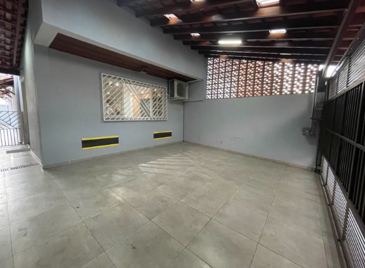 Casa à venda com 4 quartos, 280m² - Foto 2