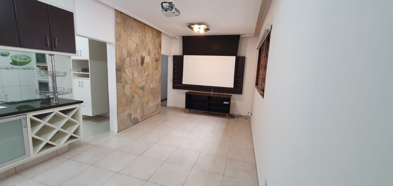 Casa à venda com 3 quartos, 190m² - Foto 1