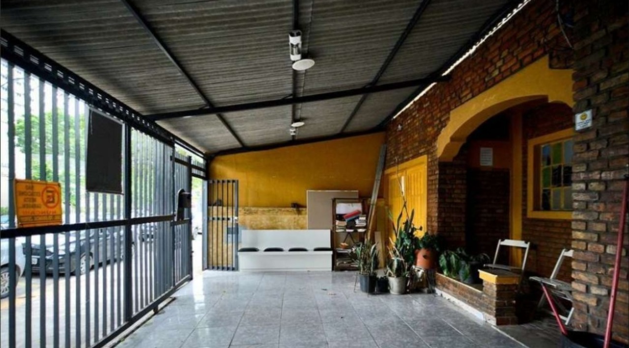 Casa à venda com 4 quartos, 180m² - Foto 1