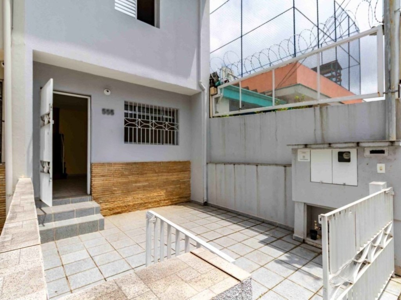 Casa à venda e aluguel com 2 quartos, 70m² - Foto 1