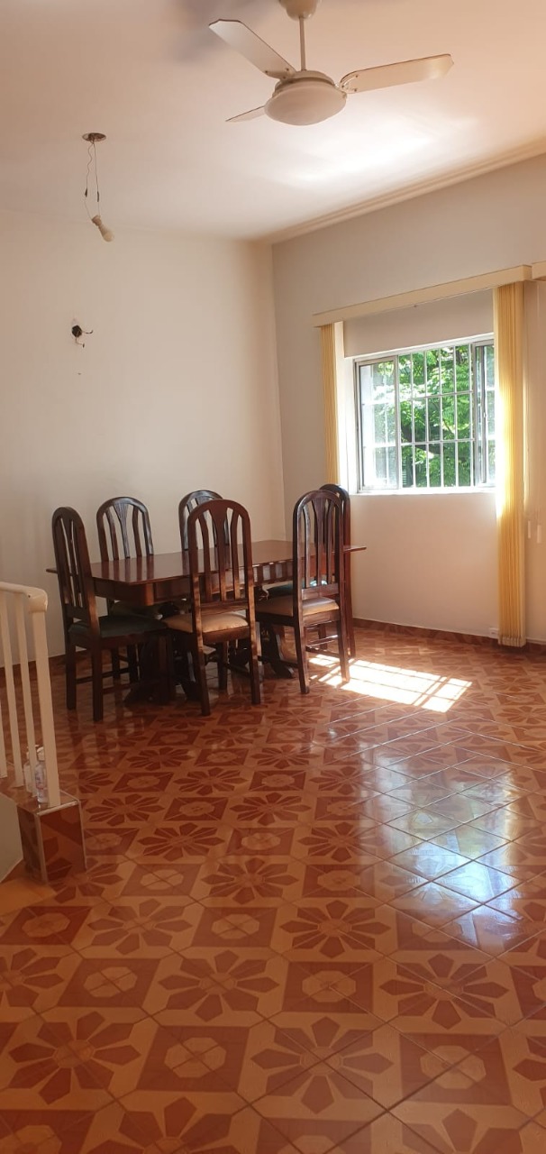 Casa à venda com 2 quartos, 186m² - Foto 1