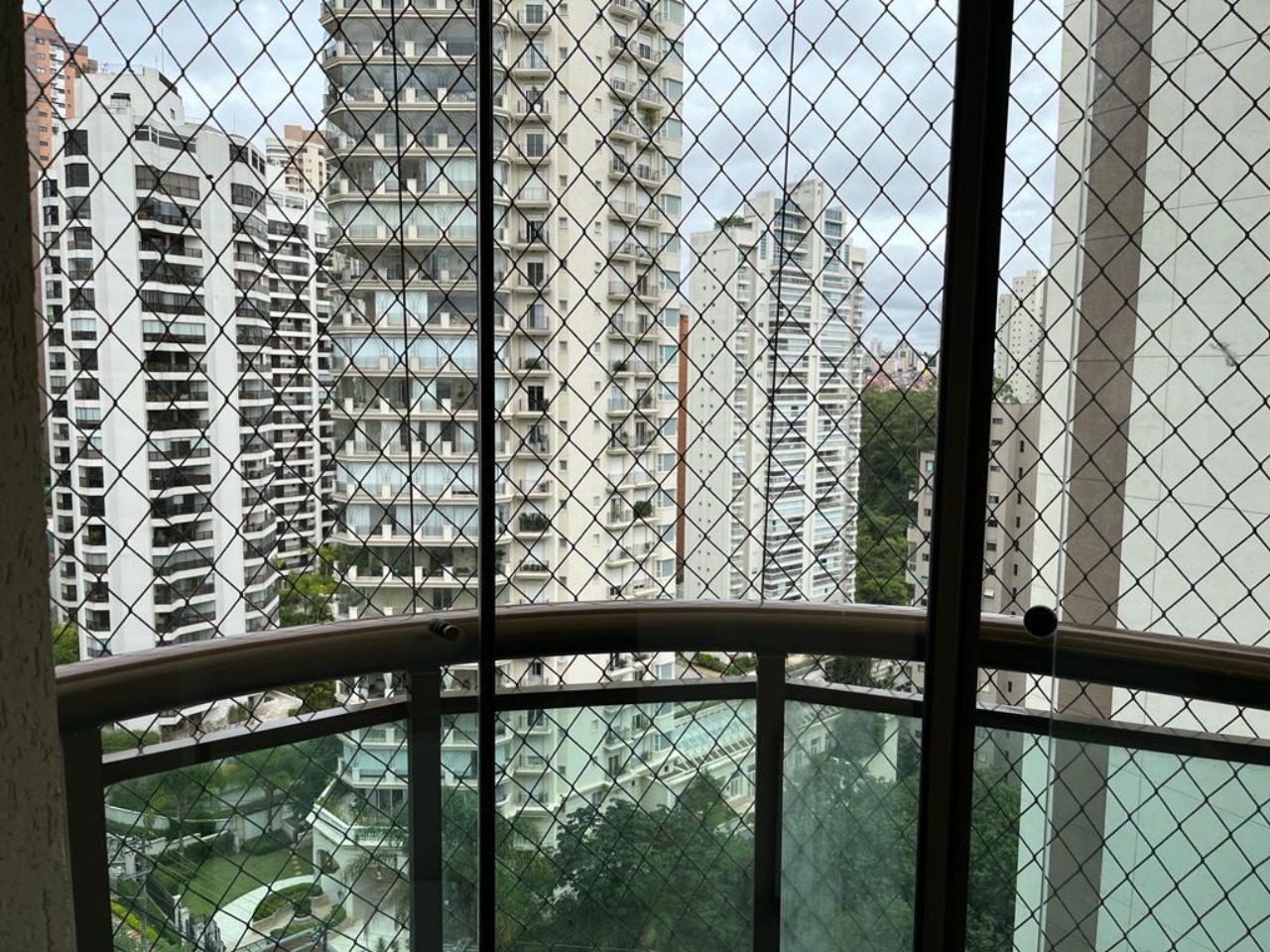 Apartamento à venda com 4 quartos, 220m² - Foto 1