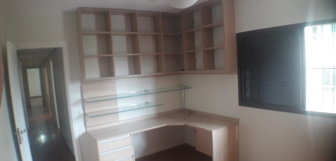 Apartamento à venda com 4 quartos, 217m² - Foto 2