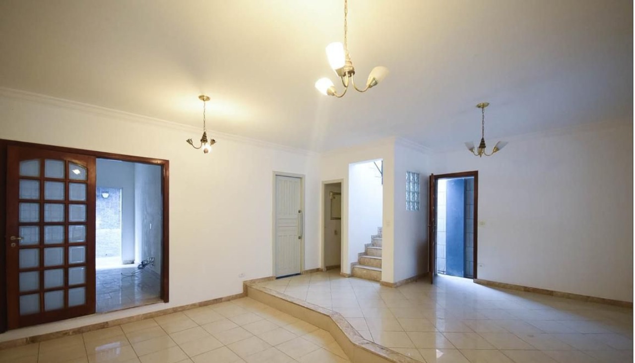 Casa à venda com 4 quartos, 280m² - Foto 2