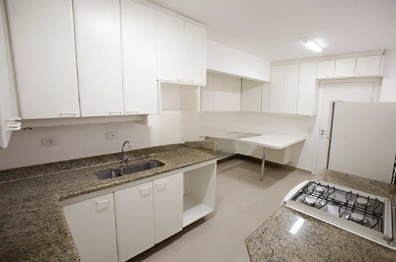 Apartamento à venda com 3 quartos, 134m² - Foto 2