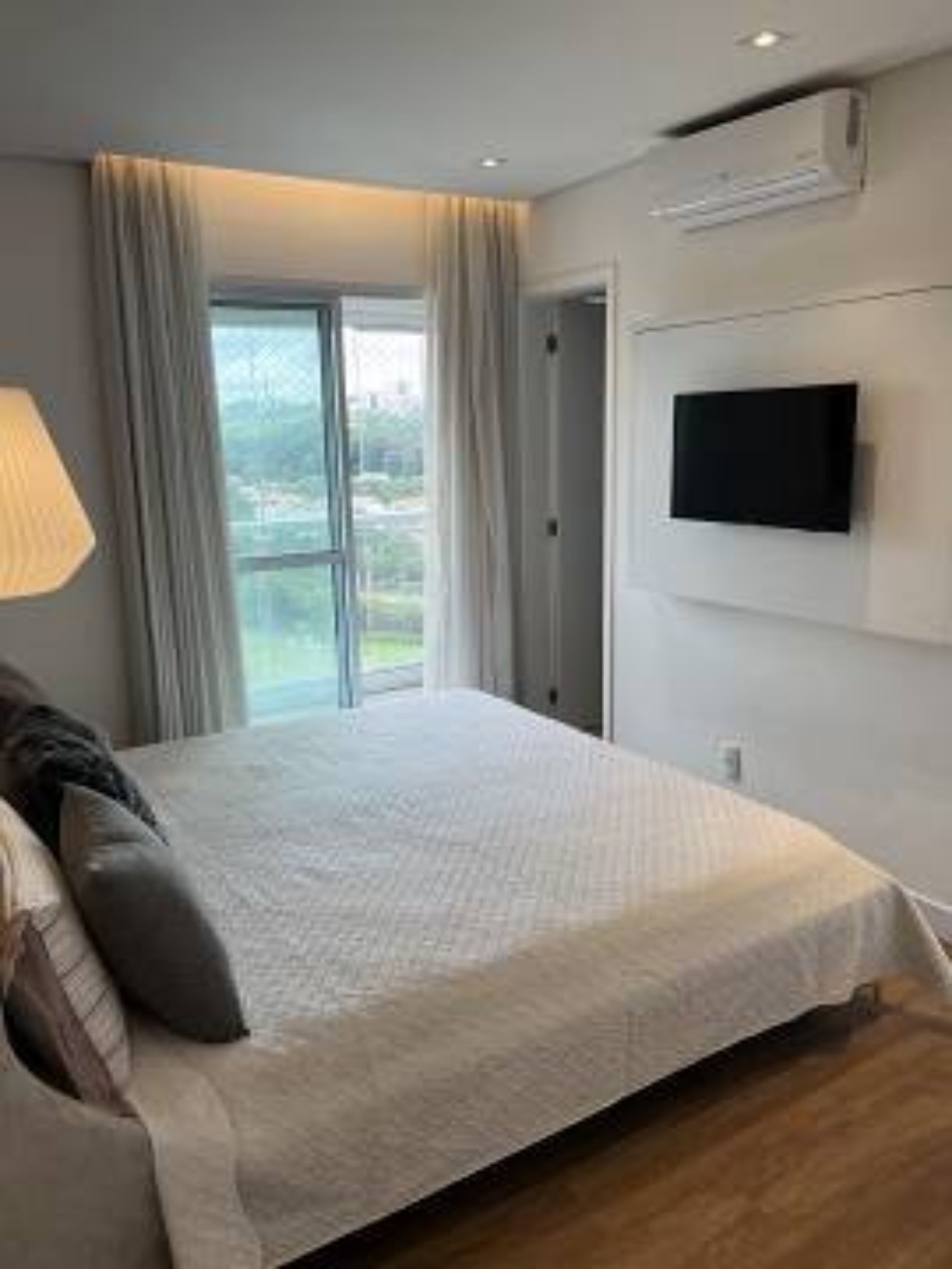 Apartamento à venda com 3 quartos, 130m² - Foto 2